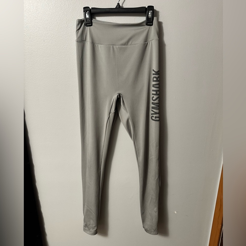 Women’s Gymshark leggings with butt scrunch.